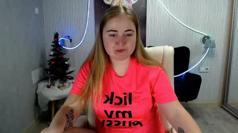 tori_blond online show from December 23, 7:38 am