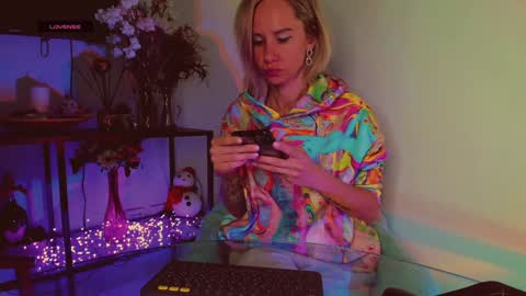 Hey my name is Kiri Kiri online show from February 2, 9:02 pm