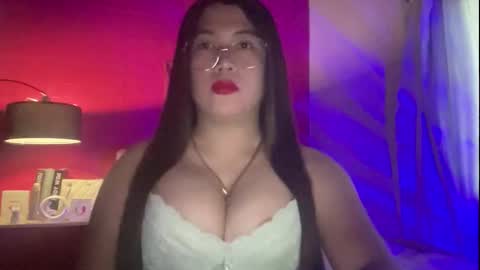 travelergirl online show from November 30, 4:38 am