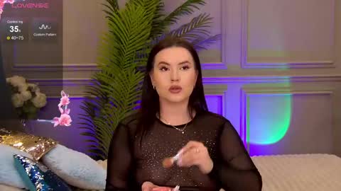 trisha_winslet online show from March 8, 3:59 am