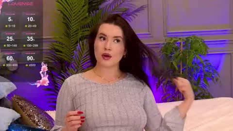 trisha_winslet online show from February 28, 3:15 am