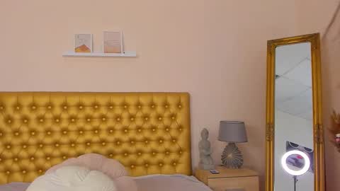 Mia online show from April 2, 6:11 am