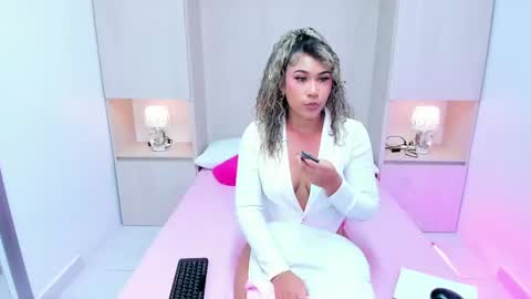 TRISHA online show from January 30, 4:06 am