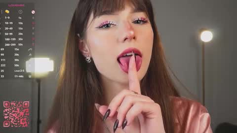 Grace online show from January 9, 9:30 pm