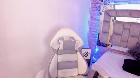   online show from December 3, 12:16 pm