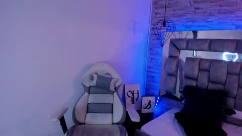   online show from December 17, 11:49 am