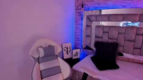   online show from December 18, 12:07 pm