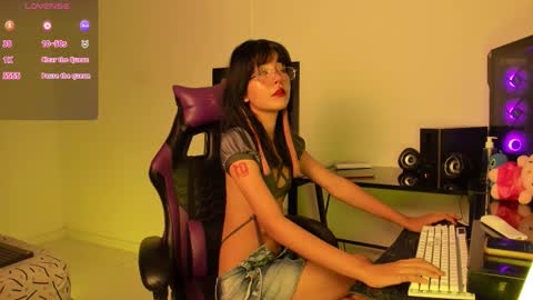 Tsuki online show from November 4, 7:19 pm