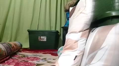 Mae online show from December 14, 9:31 pm