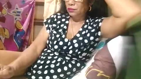 Mae online show from March 28, 10:41 pm