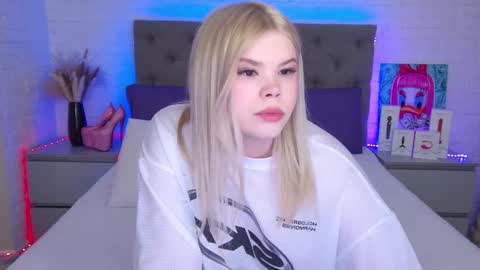 Hallie online show from February 24, 1:11 am