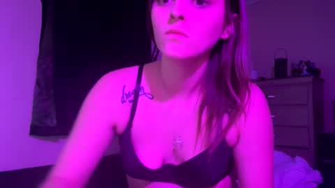 twizzler_twizzle online show from February 22, 3:29 am