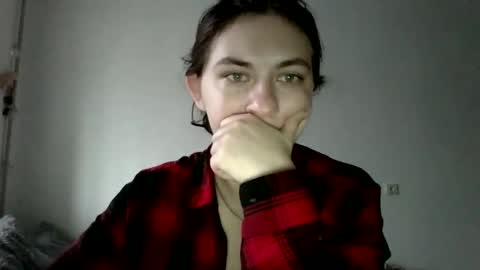 twolatte1520 online show from November 28, 6:49 am