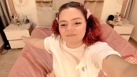 Twiggy online show from February 21, 9:22 pm