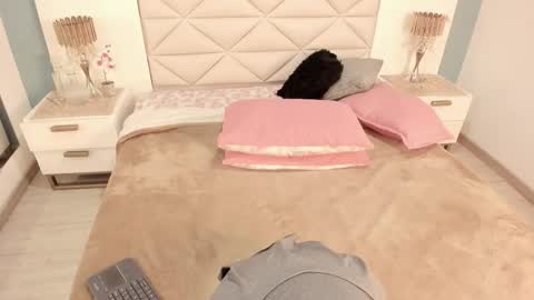 Twiggy online show from October 18, 12:57 am