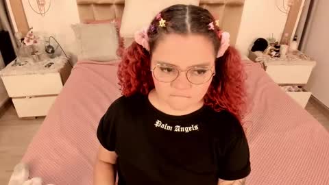 Twiggy online show from February 18, 8:26 pm