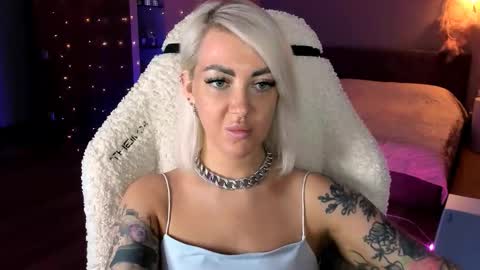 Miley online show from December 3, 3:47 pm