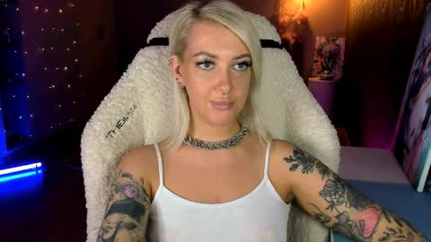 Miley online show from March 29, 1:32 pm