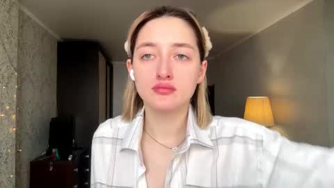 Emily online show from November 21, 9:22 am