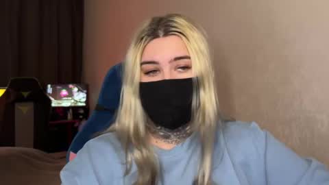 unaxyling online show from March 10, 7:01 am