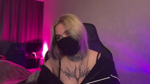 unaxyling online show from April 4, 8:46 am