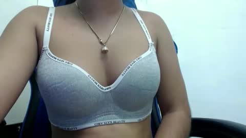 ur_small_girl online show from October 13, 6:27 am