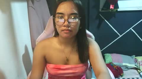 ur_wetwife online show from December 20, 2:43 pm