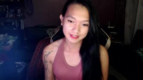 NEWRA  ALLISON online show from February 28, 10:06 pm