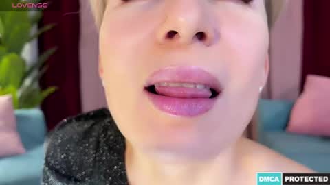 Jenny online show from December 2, 6:52 pm