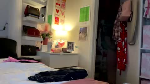 urlittlefilipina online show from August 4, 5:08 pm