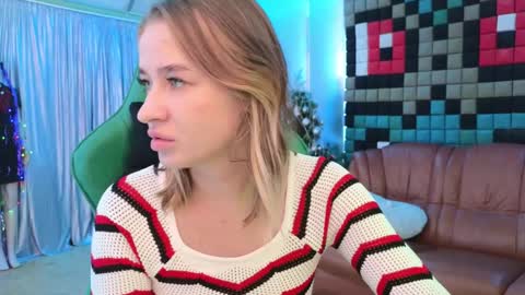 Leila online show from December 31, 10:12 pm