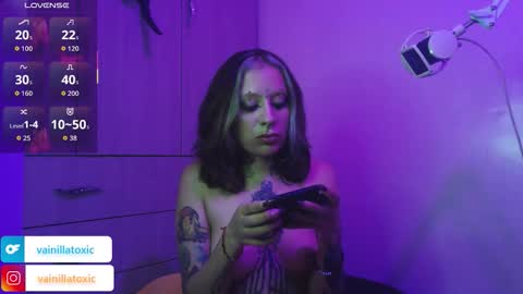 Vainilla Independent model online show from February 3, 2:53 am