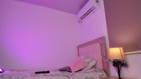 HI IM NEW online show from December 2, 12:06 pm