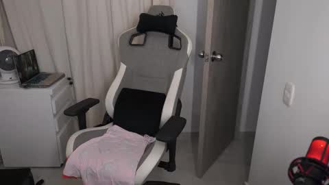 valecute01 online show from October 20, 5:43 am