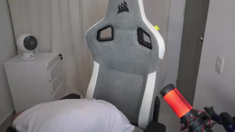 valecute01 online show from October 2, 2:05 am