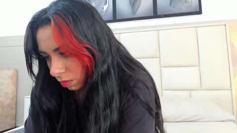 Valen White online show from February 4, 8:17 pm