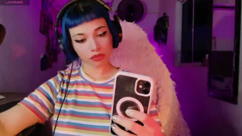 Danielle  Please help me to reach 300 thumbs up online show from November 14, 10:04 am