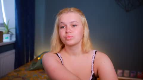 valeri______ online show from July 8, 7:32 am