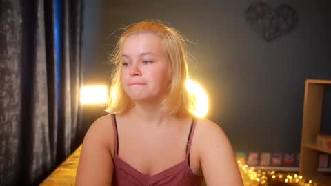 valeri______ online show from July 6, 7:13 am