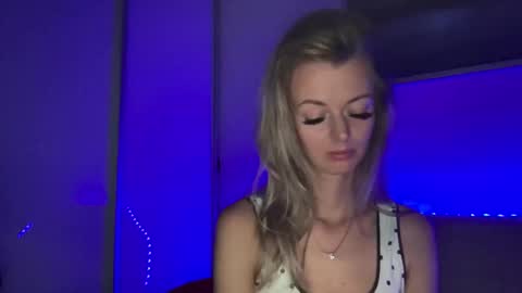 Valerie  online show from March 3, 9:23 pm