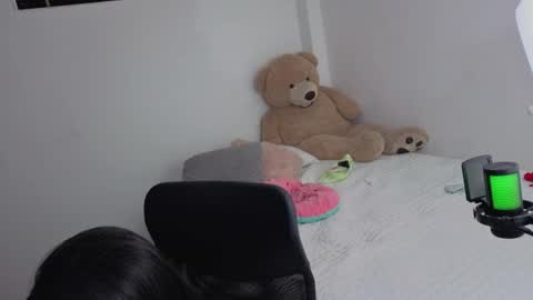 valerihouse_ online show from June 18, 12:56 am
