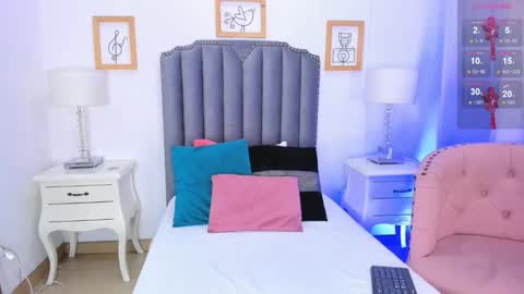   online show from December 4, 11:52 am