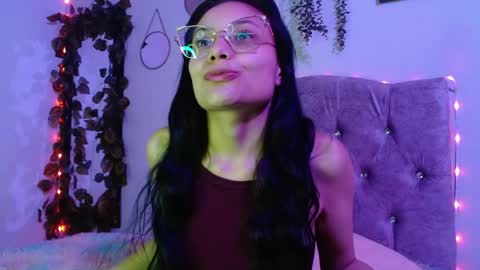 valkiry_ online show from April 7, 10:01 pm