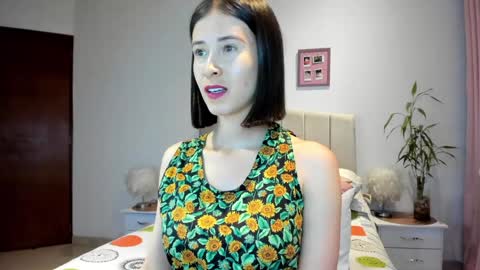 Macarena online show from December 5, 1:36 am