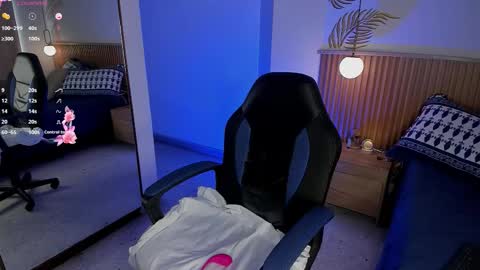 valleriie_ online show from September 11, 3:34 pm