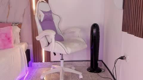 Vallolet Peach  online show from October 3, 11:48 am