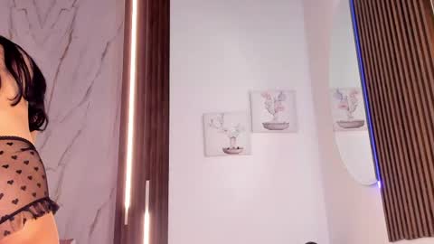 Vallolet Peach  online show from April 5, 12:15 pm