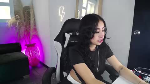 vallolett__ online show from March 17, 10:36 pm