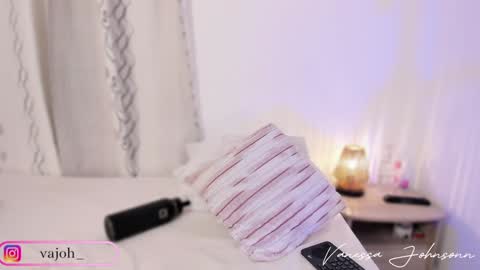 vanessajohnsonn online show from January 23, 12:35 am