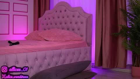 Vanessa Simon online show from October 15, 6:16 am